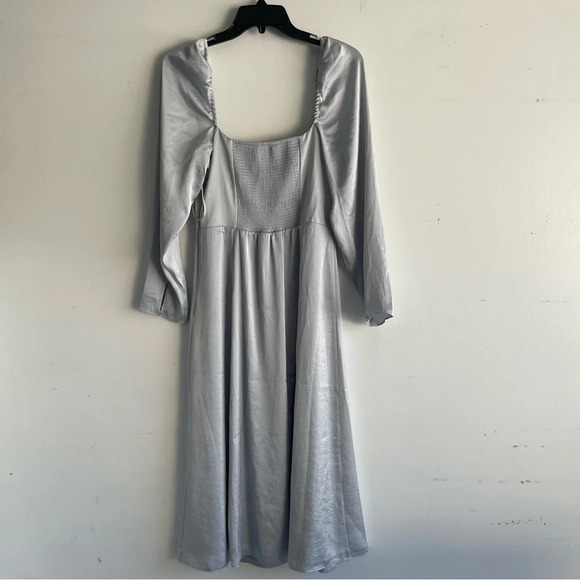 Wilfred Aritzia Bridgerton Satin midi Dress light gray smocked 22458 - Picture 4 of 13